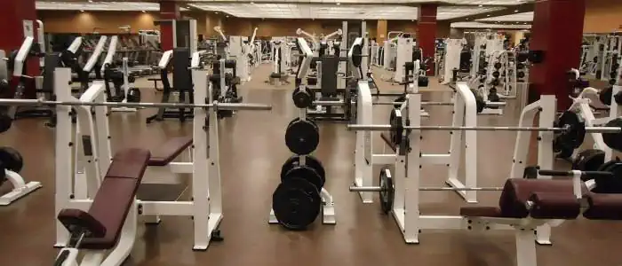 Mögliche Anzeichen für Untreue beim Mann: Plötzlicher Fitnesswahn